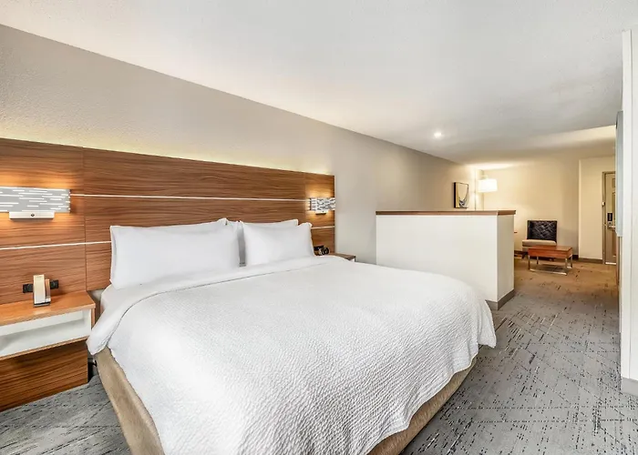 Holiday Inn Express & Suites Minneapolis - West End By Ihg